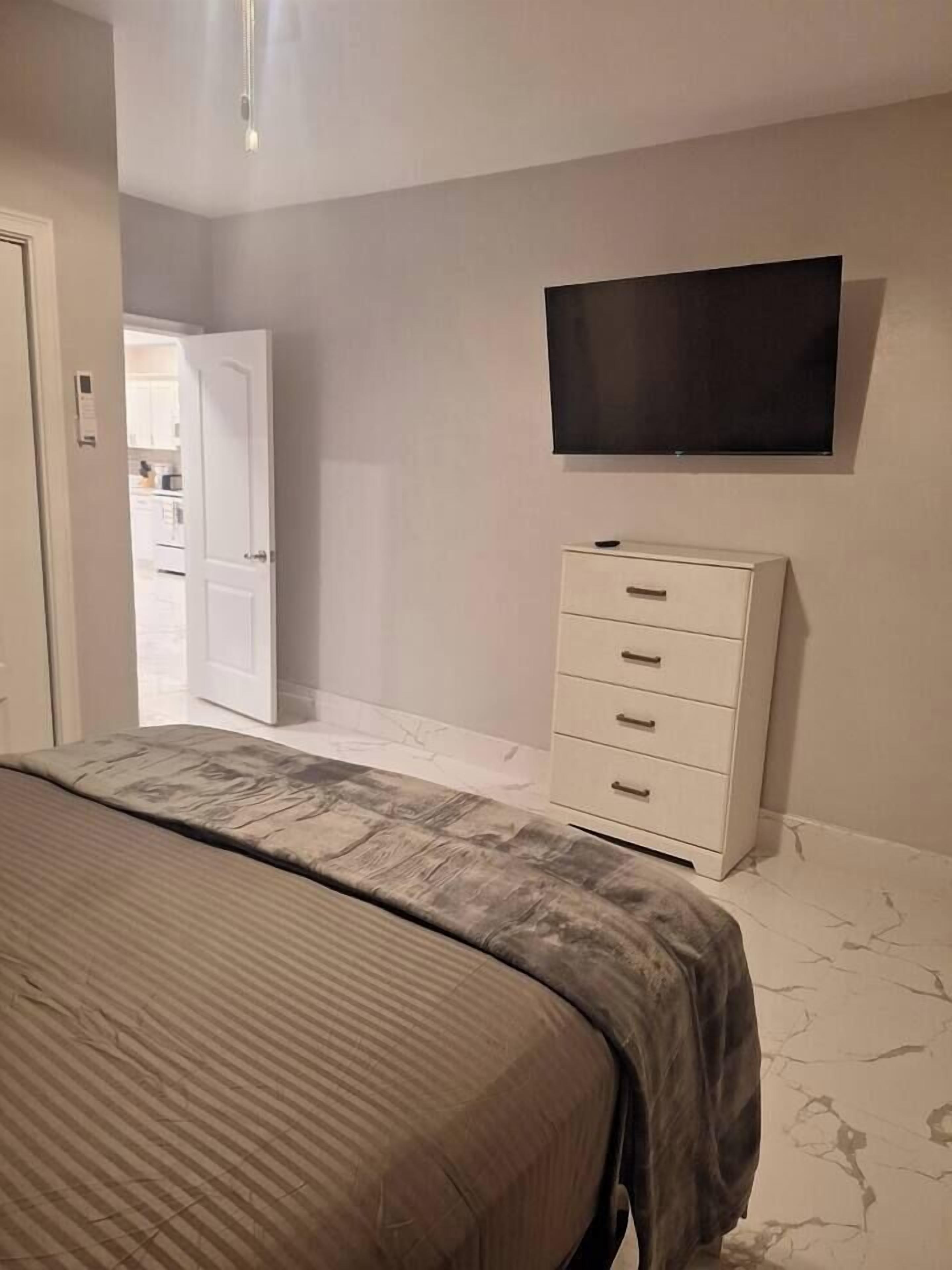 2 slaapkamers, een strijkplank/strijkijzer, wifi, beddengoed