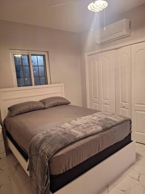 2 bedrooms, iron/ironing board, WiFi, bed sheets