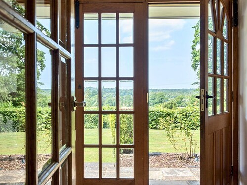 Hidden Surrey Retreat for Groups & Families - Pass the Keys