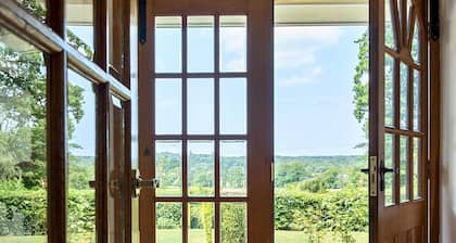 Hidden Surrey Retreat for Groups & Families - Pass the Keys