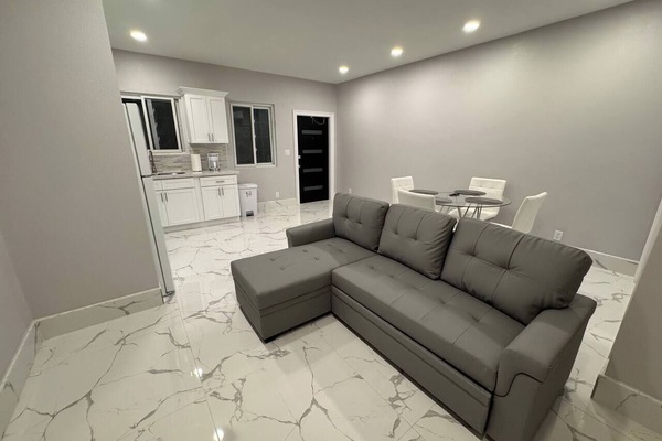 f83fd303-667b-4f9b-ad71-d9e923d0621c