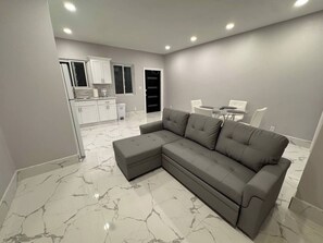 TV - Modern Style 1 bed-1bath (Freeport)