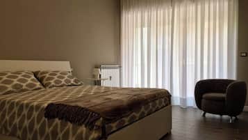 In-room safe, desk, iron/ironing board, free WiFi