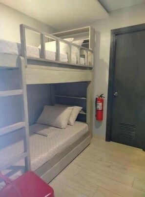 1 bedroom, desk, WiFi, bed sheets