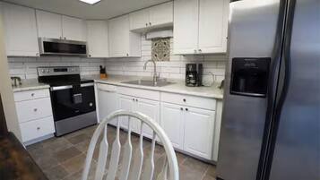 Microonde, forno, piano cottura, lavastoviglie