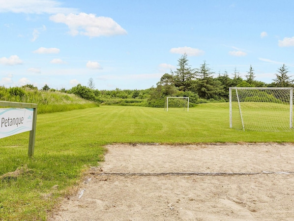 Maison | Terrain de sport