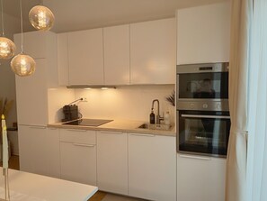 Micro-ondes, four, plaque de cuisson, lave-vaisselle