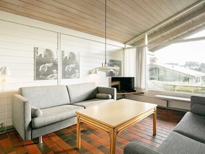 House | Interior - 6 Person Holiday Home on a Holiday Park in Hanstholm (Hanstholm)