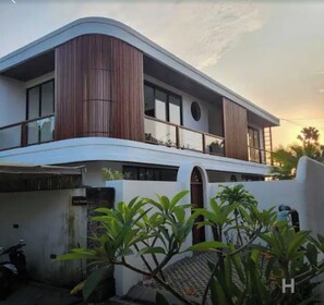 Front of property - Hey-Sola Bali Villa-Private Villa 3 BR (Canggu)