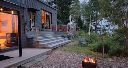 The lake house - boats, beach, sauna and barbecue
