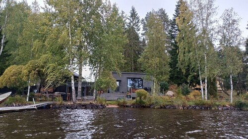The lake house - boats, beach, sauna and barbecue