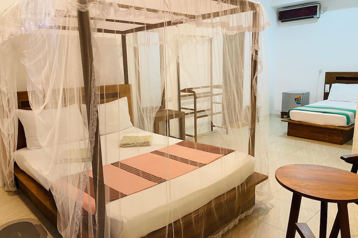 Chambre Double Deluxe, vue jardin, rez-de-chaussée | Literie de qualité supérieure, minibar, coffres-forts dans les chambres