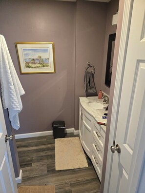 Bruser, hårtørrer, håndklæder, Sæbe