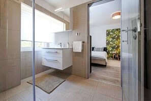 5 chambres, fer et planche à repasser, Wi-Fi, draps fournis
