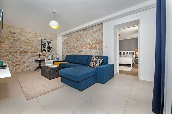 Living area - Beautiful and relaxing house in quiet village with heated pool (Petehi)