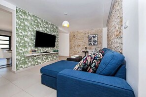 Living area - Beautiful and relaxing house in quiet village with heated pool (Petehi)