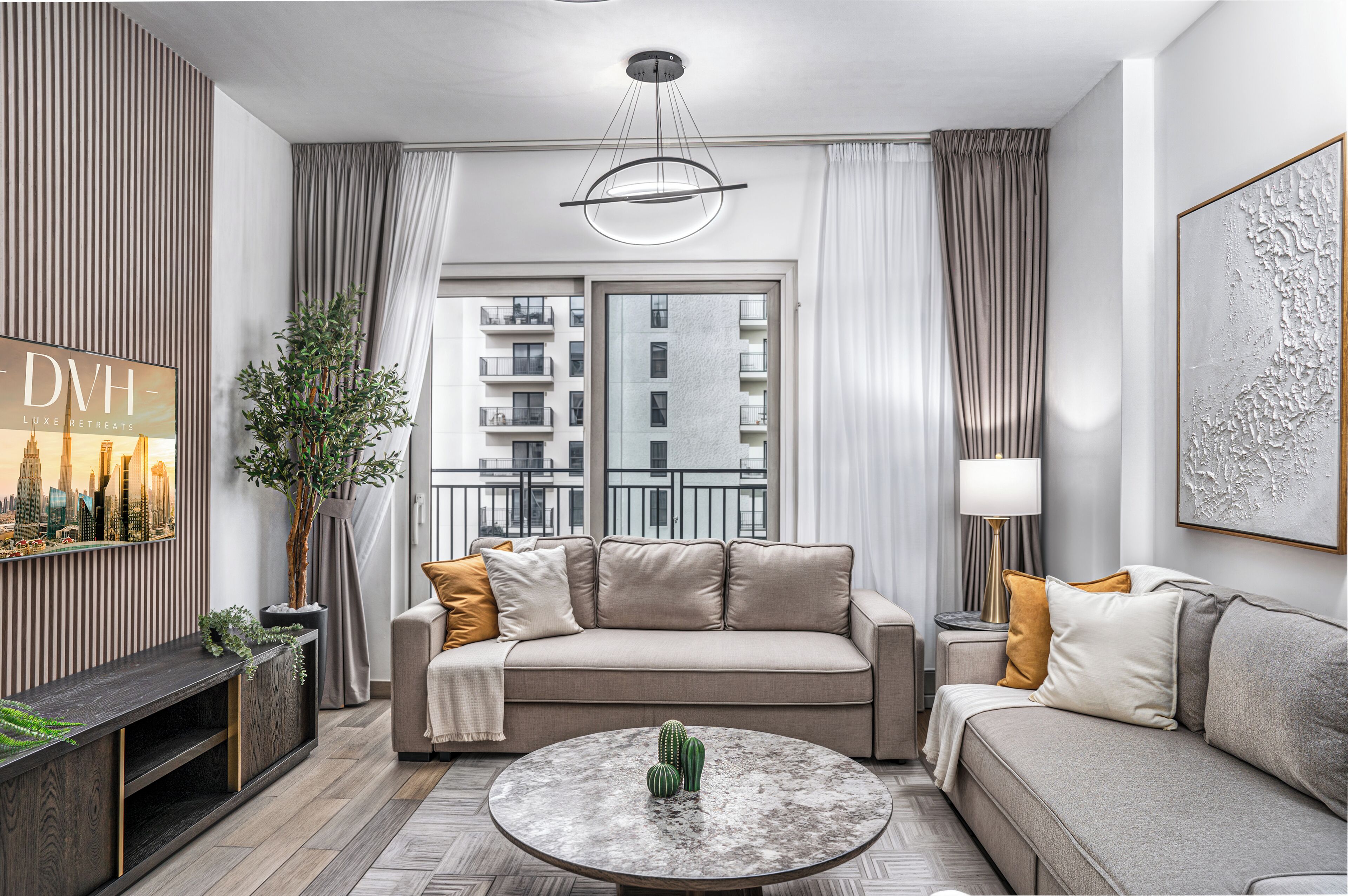 Signature appartement, uitzicht op het water | Woonruimte | Een 55-inch smart-tv met digitale zenders, Netflix en streamingdiensten