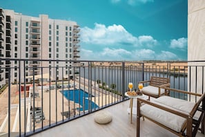 Appartement Deluxe, vue piscine | Vue depuis le balcon