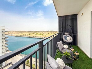 Appartement luxueux, vue sur le canal | Vue du balcon