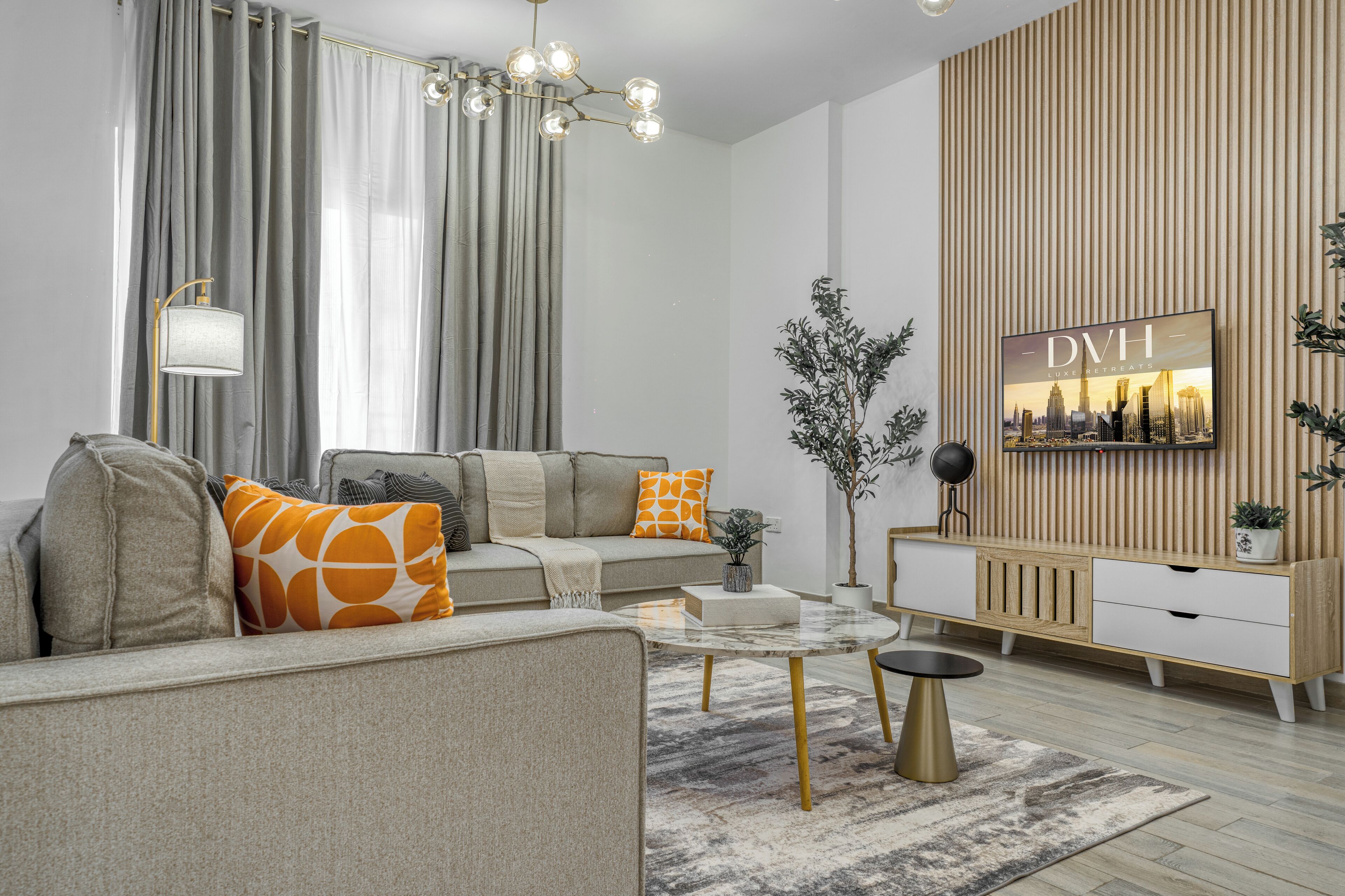 Comfort appartement, uitzicht op het water | Woonruimte | Een 55-inch smart-tv met digitale zenders, Netflix en streamingdiensten