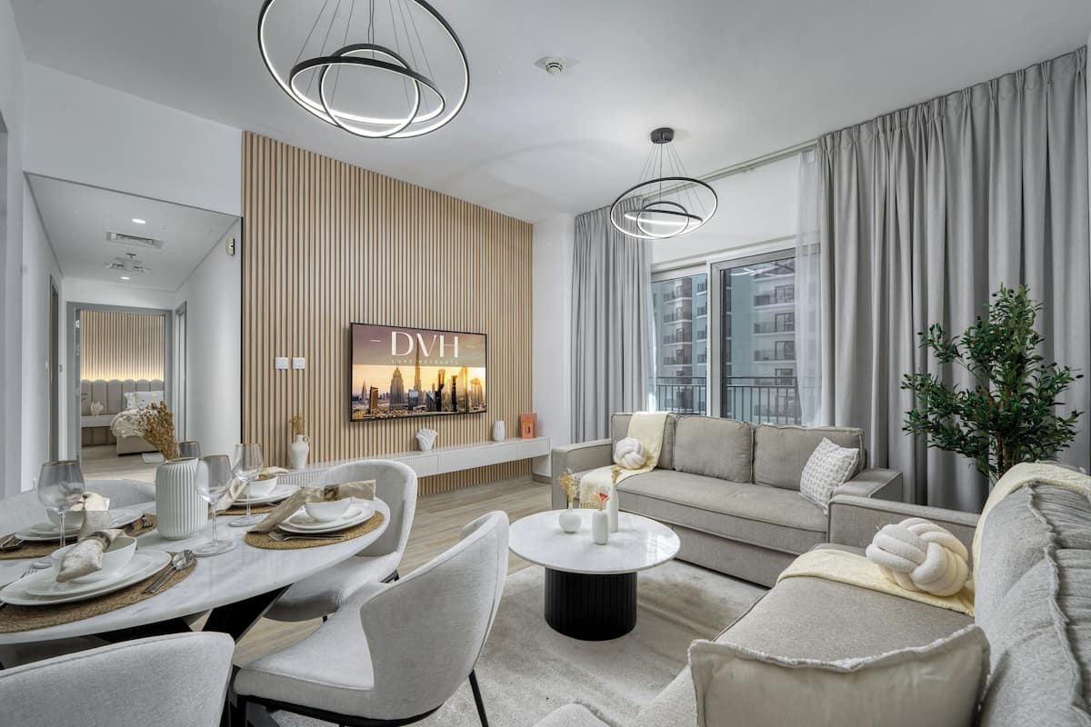 Căn hộ Exclusive, quang cảnh kênh | Khu phòng khách | Smart TV 55-inch có truyền hình kỹ thuật số, Netflix, dịch vụ stream