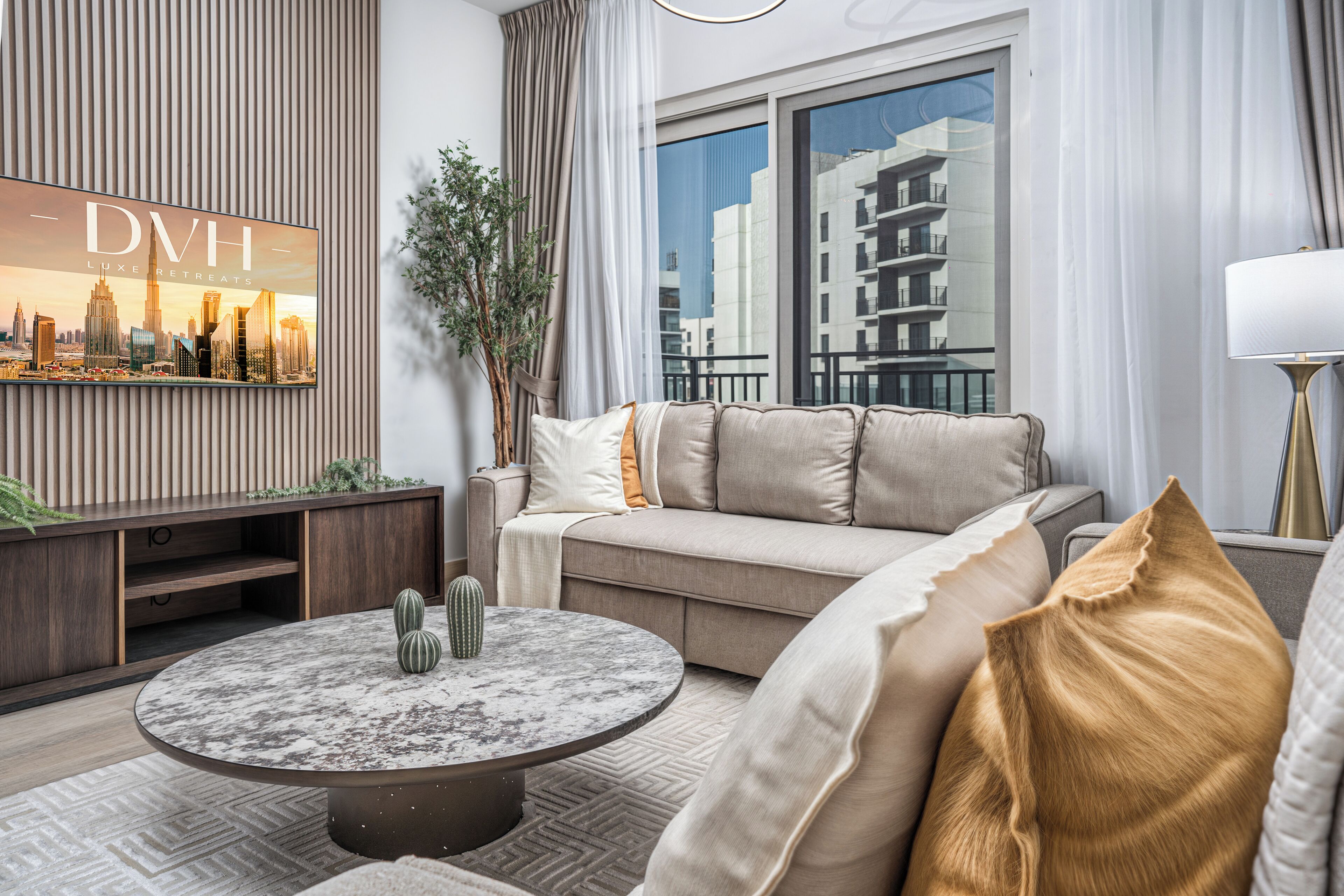 特色公寓, 运河景观 | 起居区 | 55-英寸智能电视（配备数码频道）、Netflix、流媒体服务