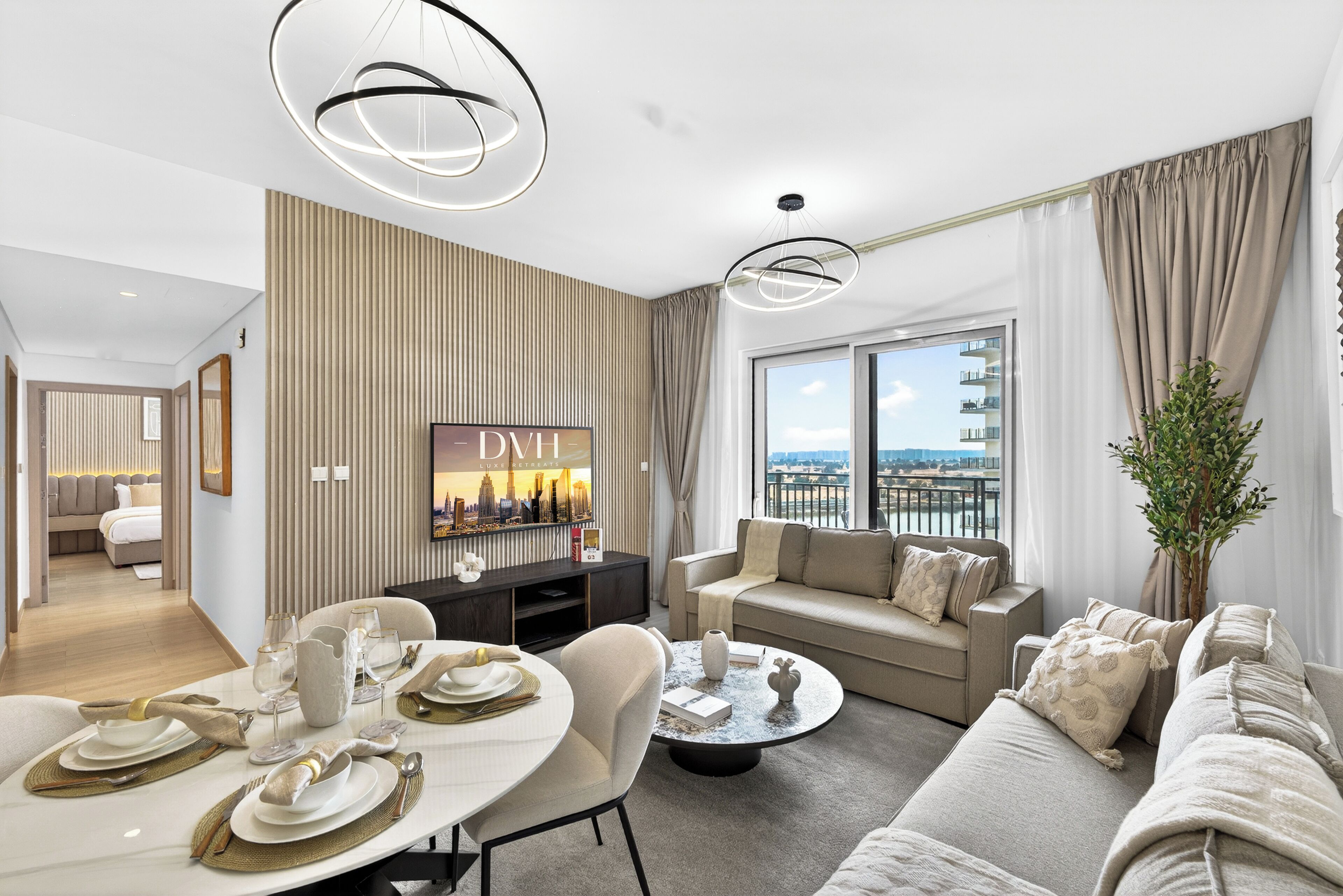 Panorama appartement, uitzicht op het water | Woonruimte | Een 55-inch smart-tv met digitale zenders, Netflix en streamingdiensten