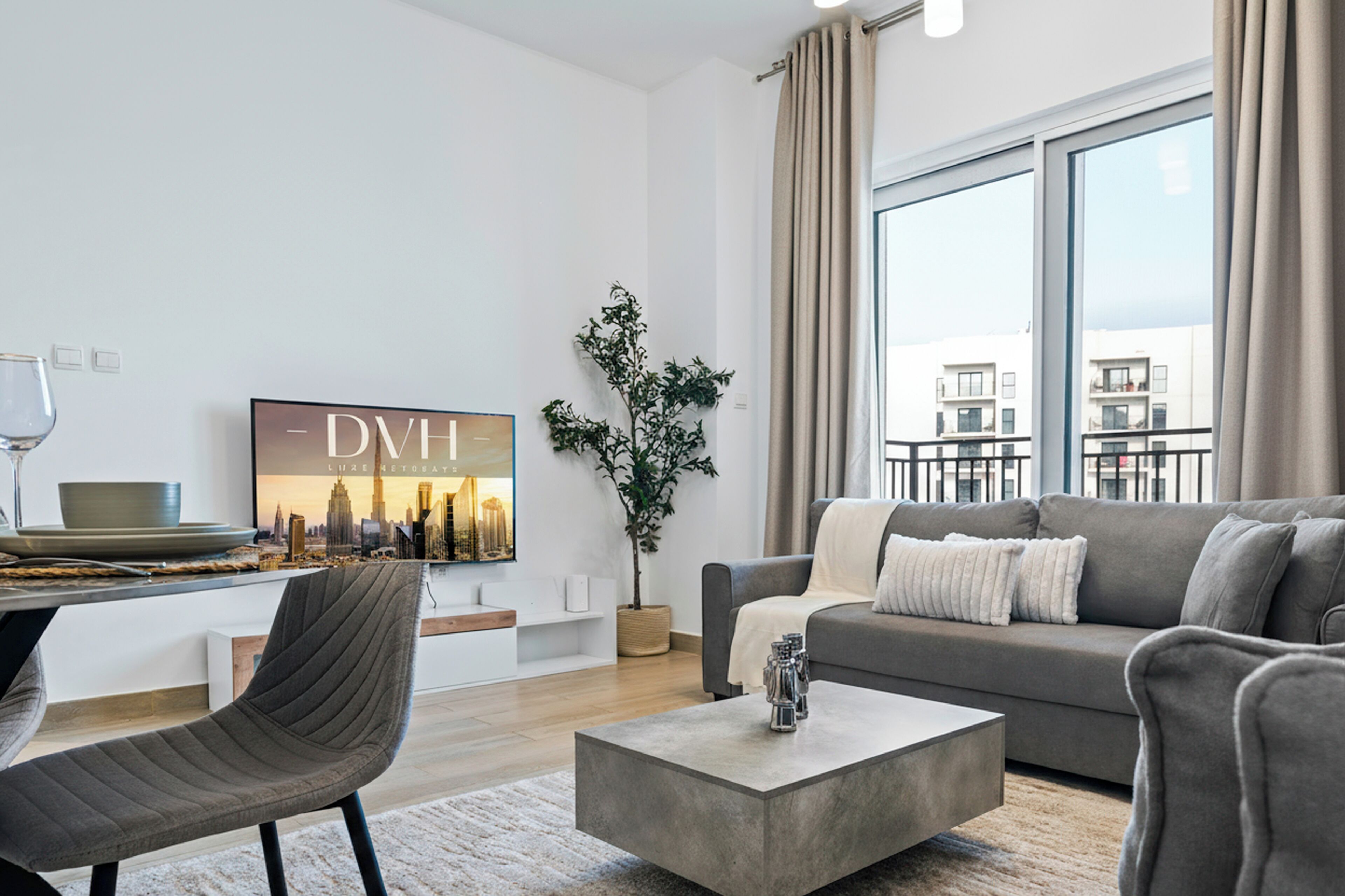 Premium appartement, uitzicht op het water | Woonruimte | Een 55-inch smart-tv met digitale zenders, Netflix en streamingdiensten
