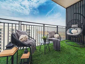 Căn hộ Cao cấp, quang cảnh kênh | Ban công