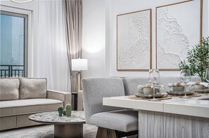 Signature Apartment, Canal View | Living area