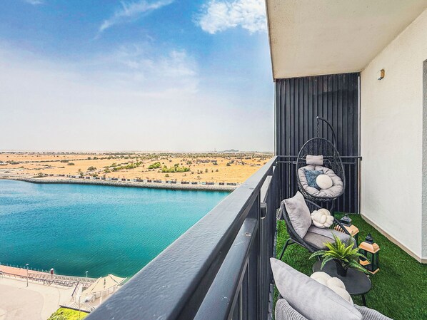 Luxury Apartment, Canal View | Balcony view