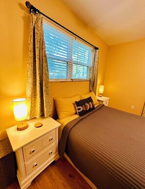 3 bedrooms, desk, iron/ironing board, free WiFi