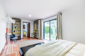 5 bedrooms, iron/ironing board, WiFi, bed sheets - Villa Colares Retreat – Pool, Beach, Sintra (Sintra)