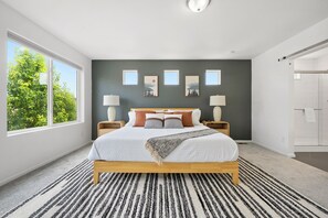 4 bedrooms, desk, iron/ironing board, free WiFi