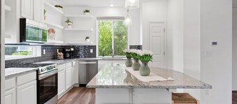 Spacious 4BR Exec Home - Near DIA & Medical Center