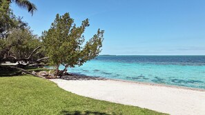 Beach - Buttonwood Bay. Amazing Marina-Front Townhome with Boat Slip! (Key Largo)