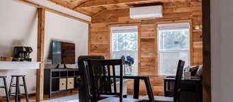 Cozy 1-bedroom apartment with WiFi, AC in serene Gresham