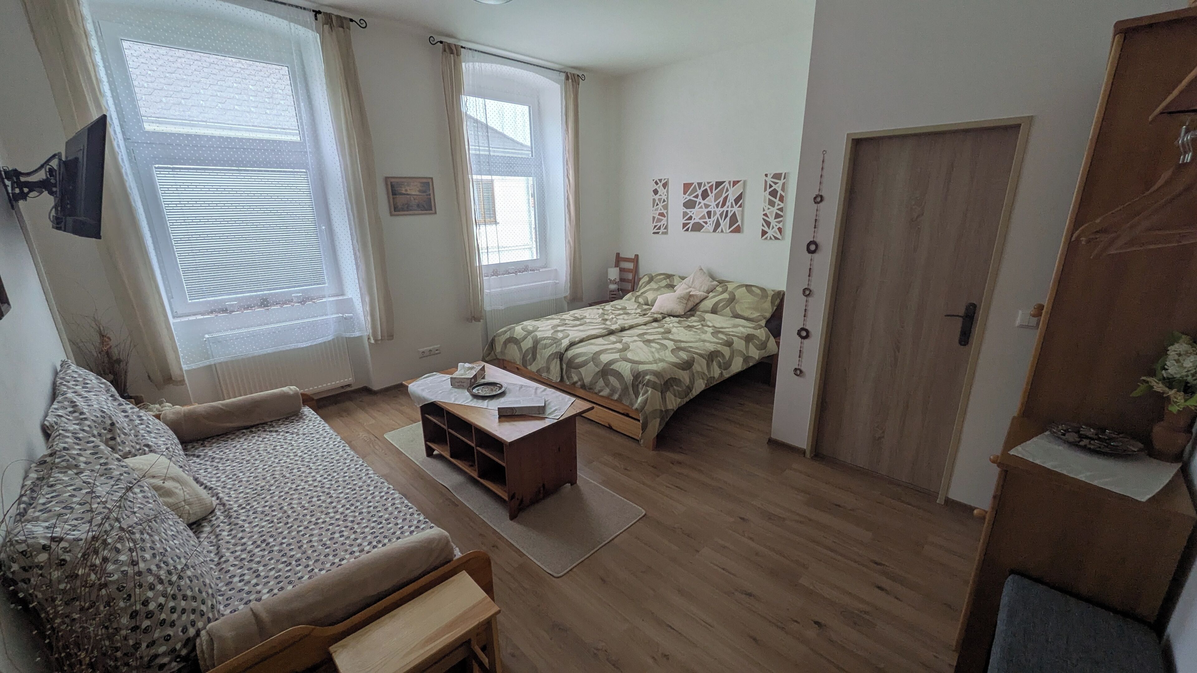 4 bedrooms, travel crib, WiFi, bed sheets