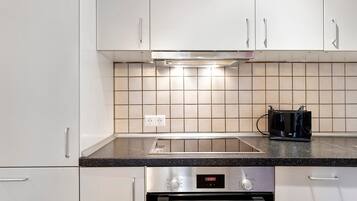 Kühlschrank, Ofen, Herdplatte, Geschirrspüler