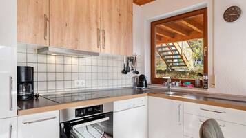 Kühlschrank, Ofen, Herdplatte, Geschirrspüler