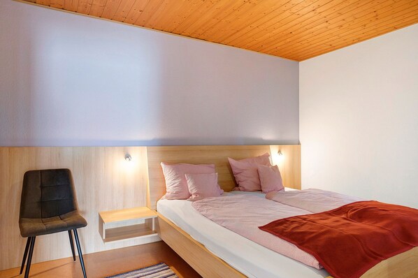 2 chambres, fer et planche à repasser, Wi-Fi, draps fournis