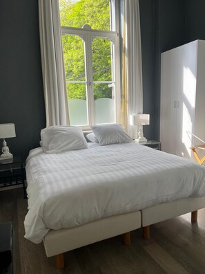 Comfort Double Room, 1 Queen Bed, Garden View | Desk, free WiFi - Hotel du Parc de 7 heures (Spa)