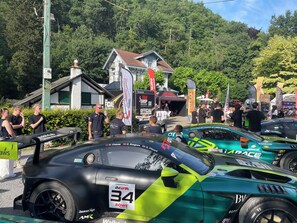 A racing car event with multiple cars and spectators. - Hotel du Parc de 7 heures (Spa)