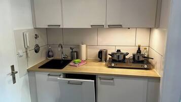 Kühlschrank, Herdplatte, Geschirrspüler