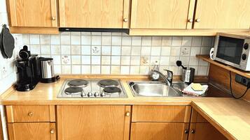 Fridge, microwave, stovetop, coffee/tea maker