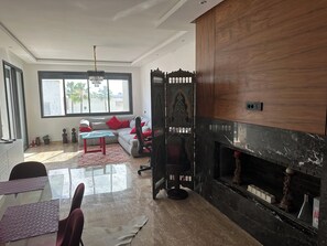 Smart TV, fireplace - New luxury apartment (Dar bouazza)