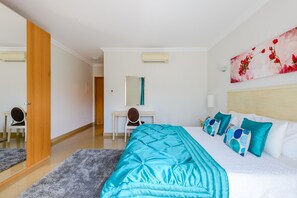 2 bedrooms, cots/infant beds, bed sheets