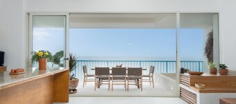 Oceanfront 2-bedroom luxury at La Escondida - Relax & Enjoy!