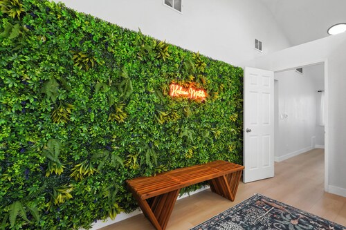 Spacious 7-bedroom themed house ~10 min from Disney