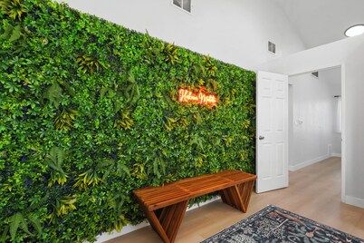 Spacious 7-bedroom themed house ~10 min from Disney
